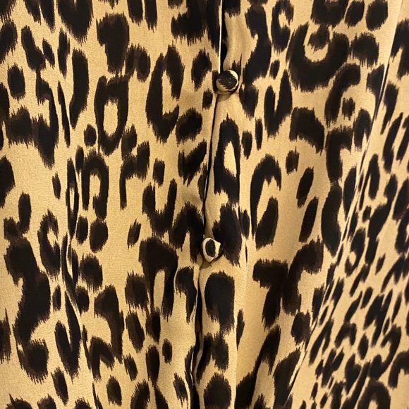 Button down Leopard Top - Picture 2 of 3